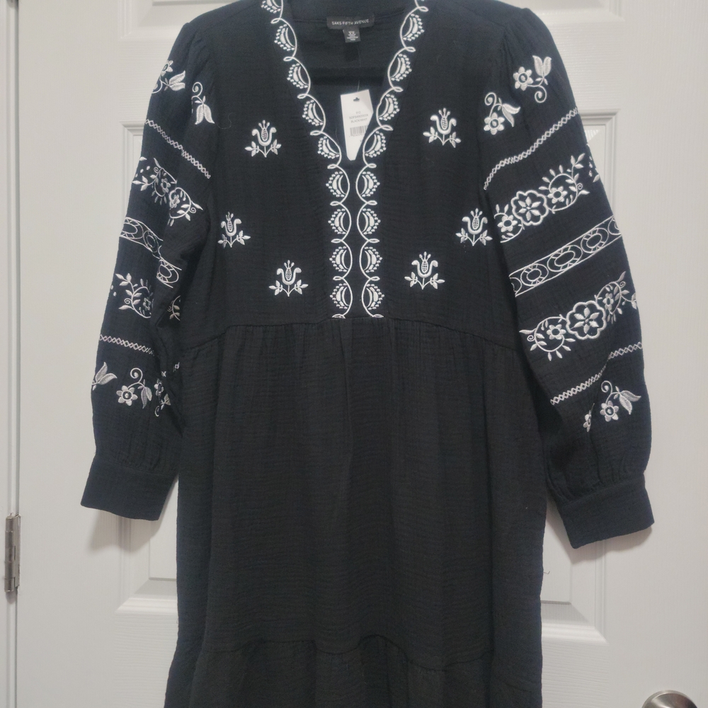 Saks Fifth Avenue Black and White V-Neck Midi Dress